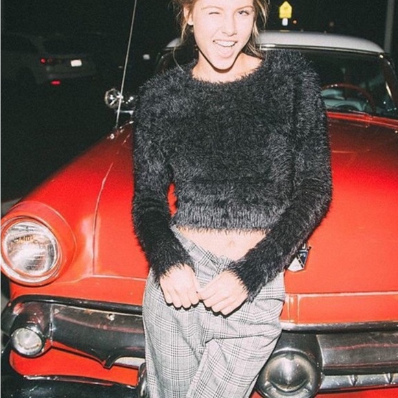 Brandy Melville Black Furry Fuzzy Crop Sweater - Picture 3 of 12